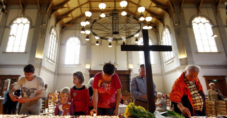 Dutch Church Holding Marathon Service To Save Armenian Family From Deportation
