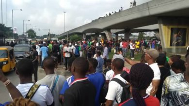 Gunshots As Policemen, Soldiers Chase #RevolutionNow Protesters From Lagos Venue