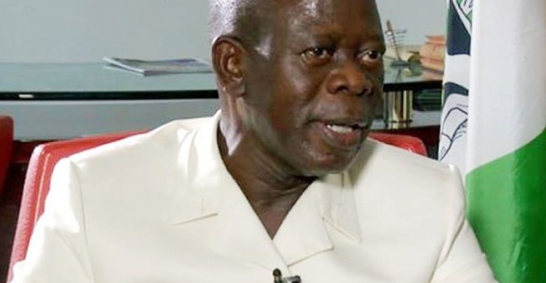 Oshiomhole’s Ex-aide, Momodu Defects To PDP, Gives Obaseki N5m